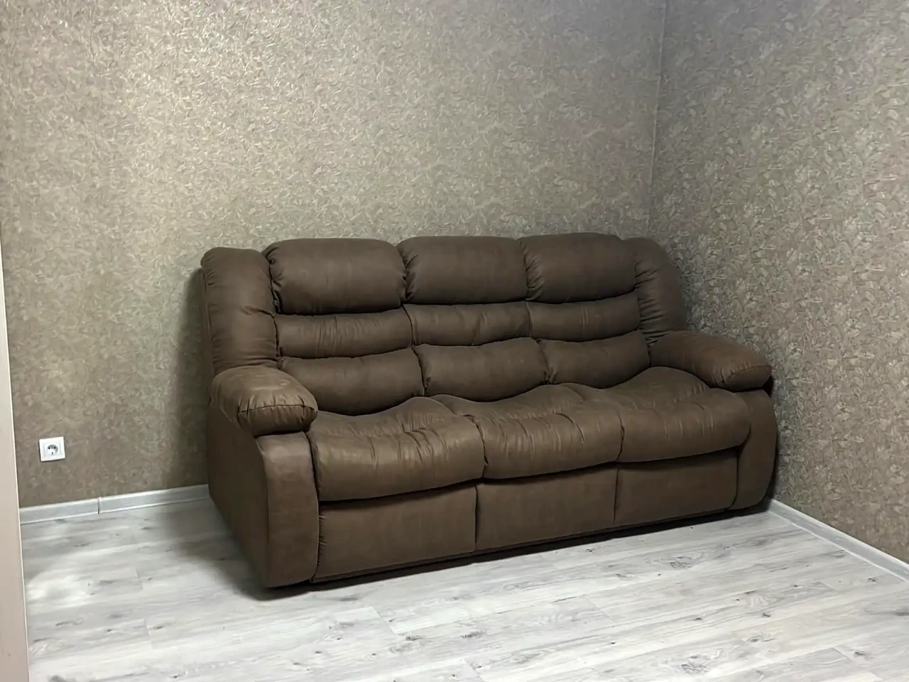 Rent 2-room apartment 43 m² on the 6th floor.