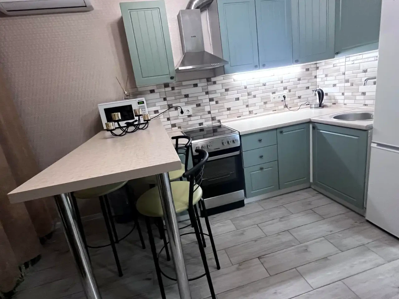 Rent 2-room apartment 43 m² on the 6th floor.