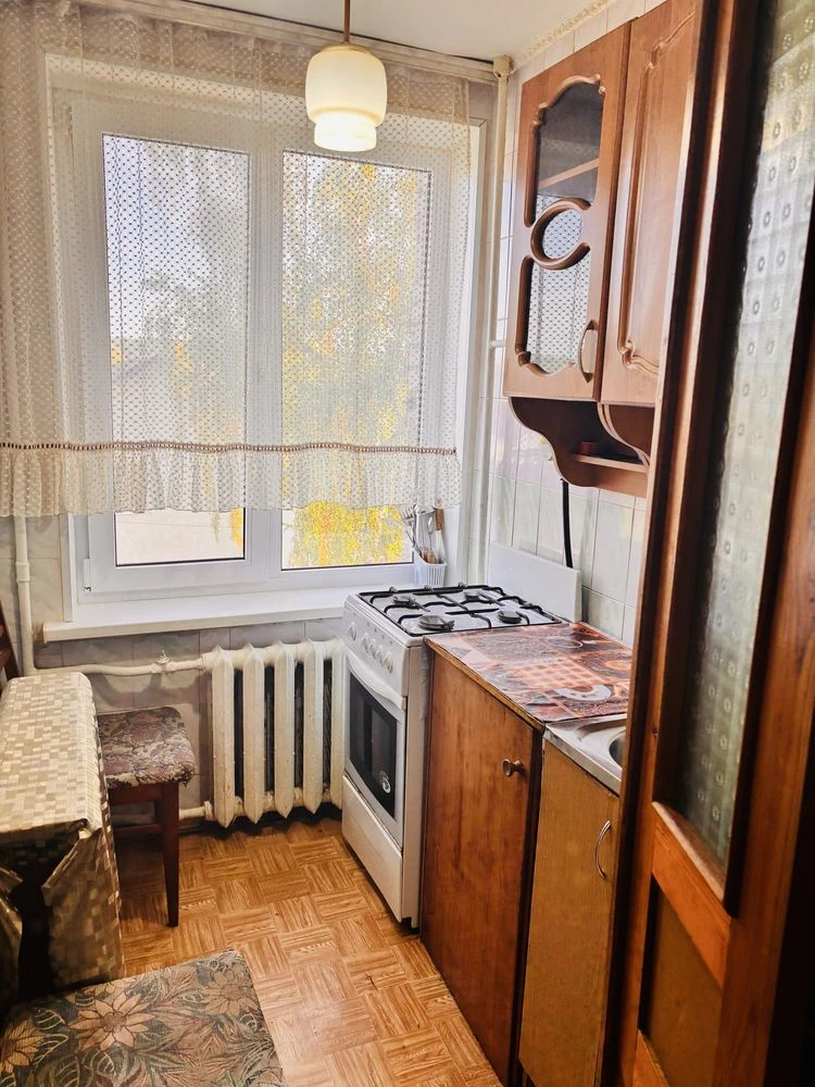 Продається 1-кімнатна квартира, вул. Зодчих 80А, 3 поверх! Газ!