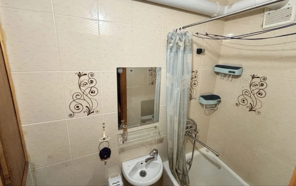 Продається 1-кімнатна квартира, вул. Зодчих 80А, 3 поверх! Газ!