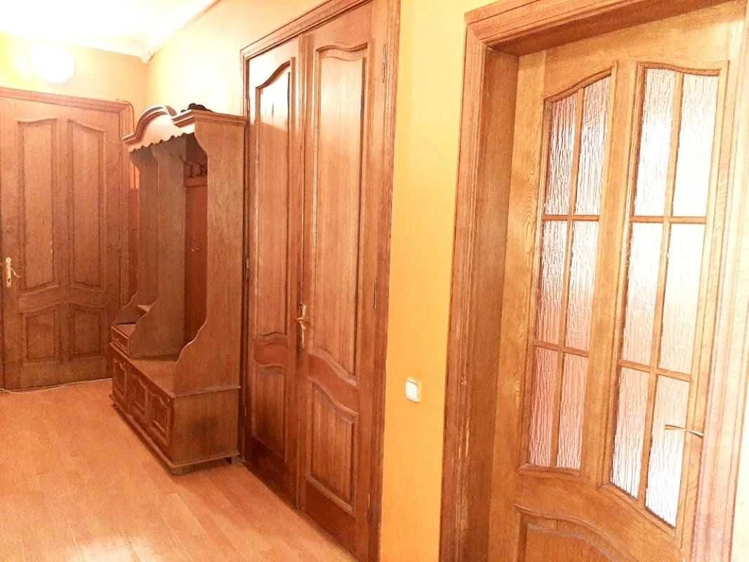 Sale of a 3-room apartment, Holosiiv district, Prospect N