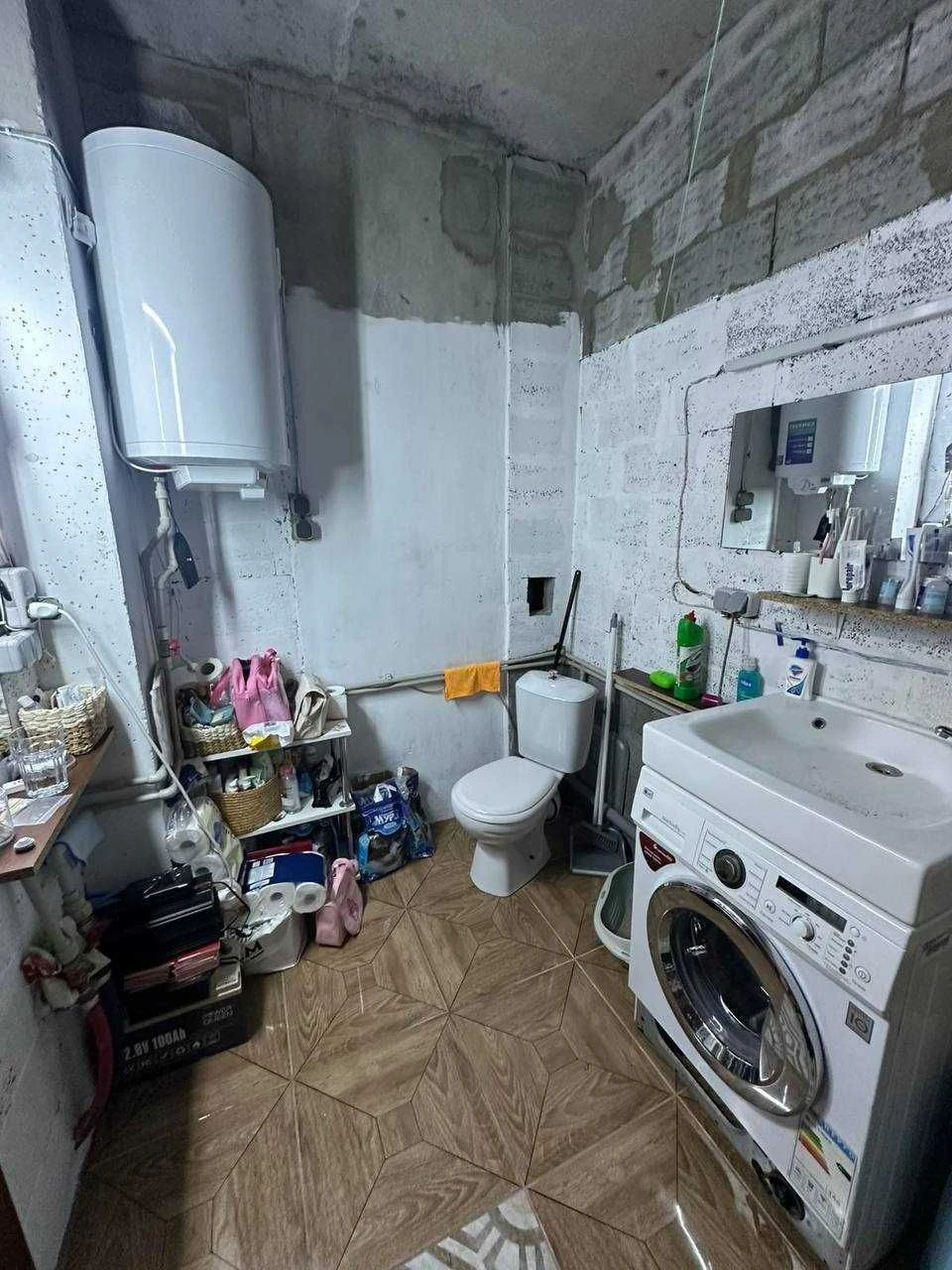 Продам 1-кімнатну квартиру. Вул. Аболмасова, 4А. 2-й поверх.