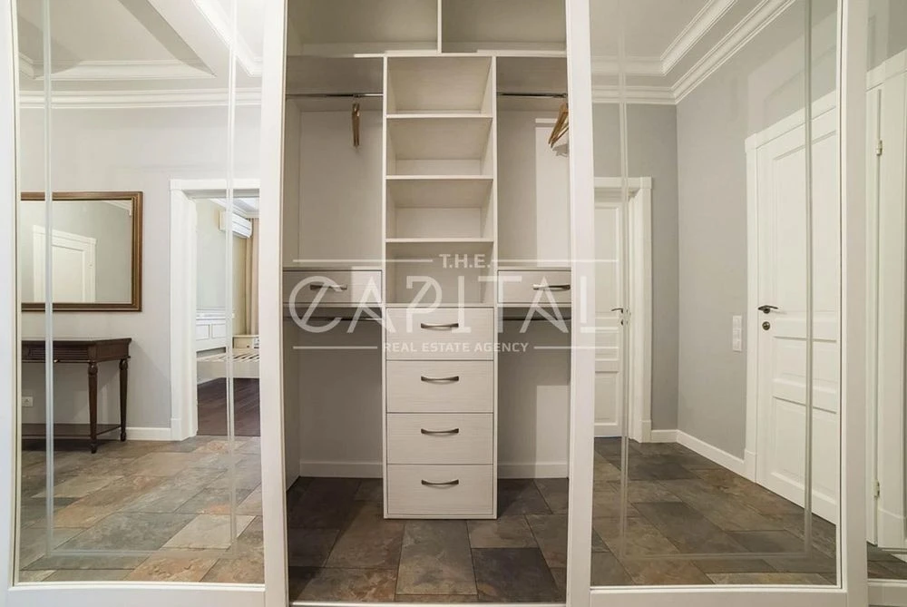 NEW 3-room apartment for sale in the clubhouse of the Novopecherskie Lypky Drago residential complex