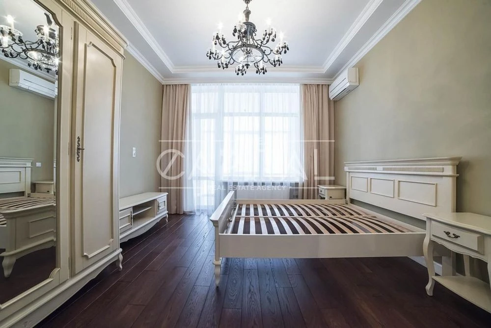 NEW 3-room apartment for sale in the clubhouse of the Novopecherskie Lypky Drago residential complex