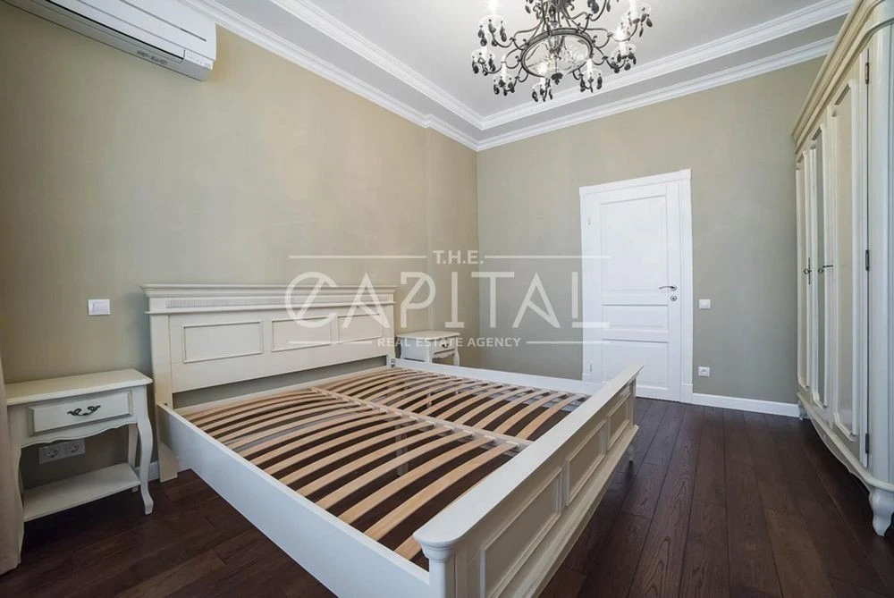 NEW 3-room apartment for sale in the clubhouse of the Novopecherskie Lypky Drago residential complex