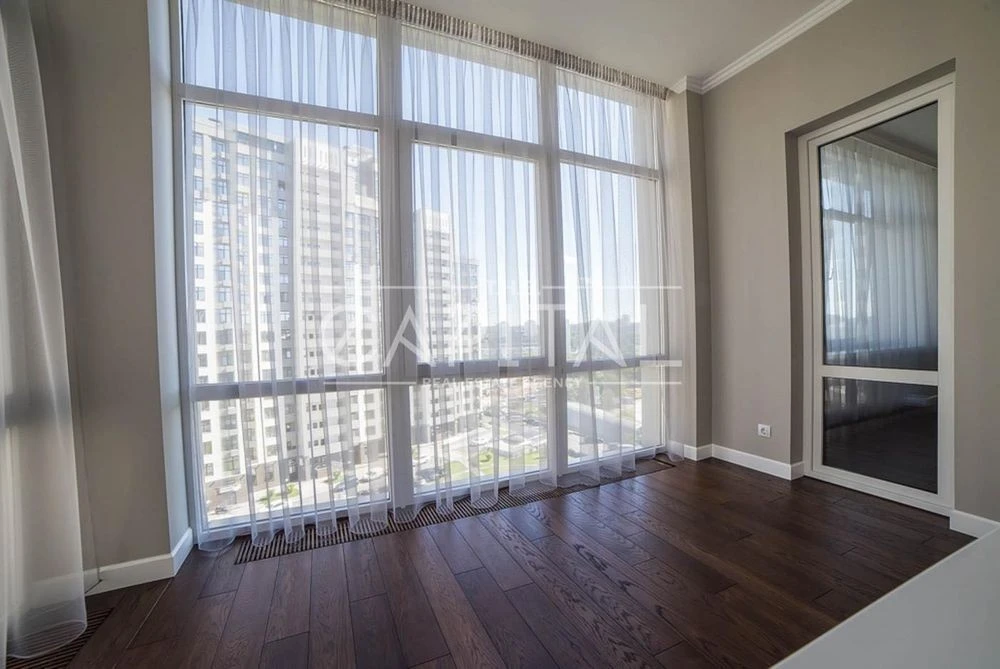 NEW 3-room apartment for sale in the clubhouse of the Novopecherskie Lypky Drago residential complex