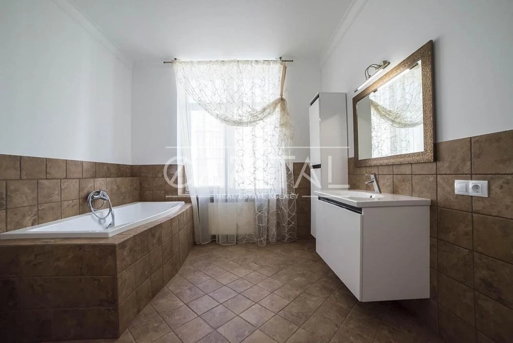 NEW 3-room apartment for sale in the clubhouse of the Novopecherskie Lypky Drago residential complex