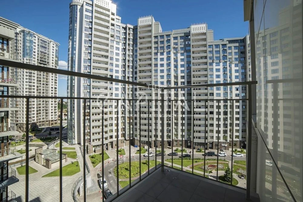 NEW 3-room apartment for sale in the clubhouse of the Novopecherskie Lypky Drago residential complex