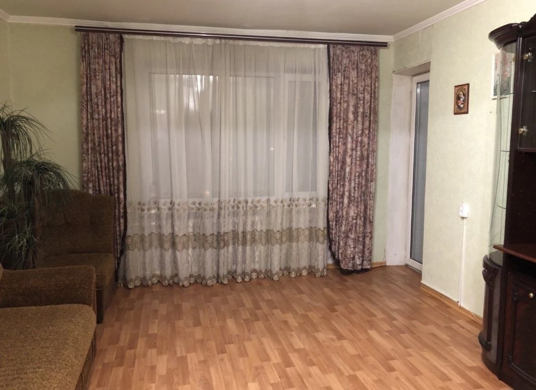 For sale, 2-room apartment. Center.