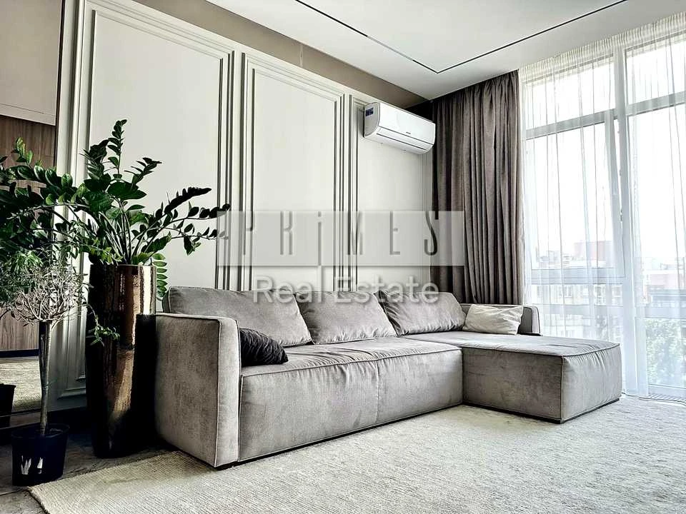 Apartment. Kyiv, Saperne Pole Street