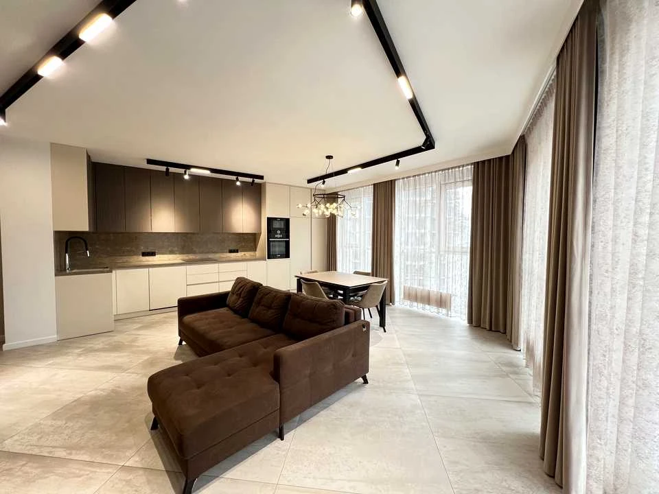 Apartment. Hlybchyska St.