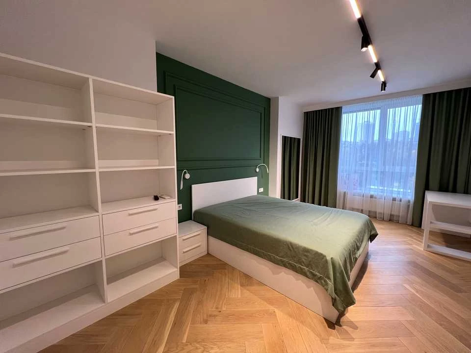 Apartment. Hlybchyska St.