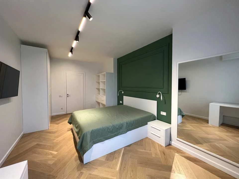 Apartment. Hlybchyska St.