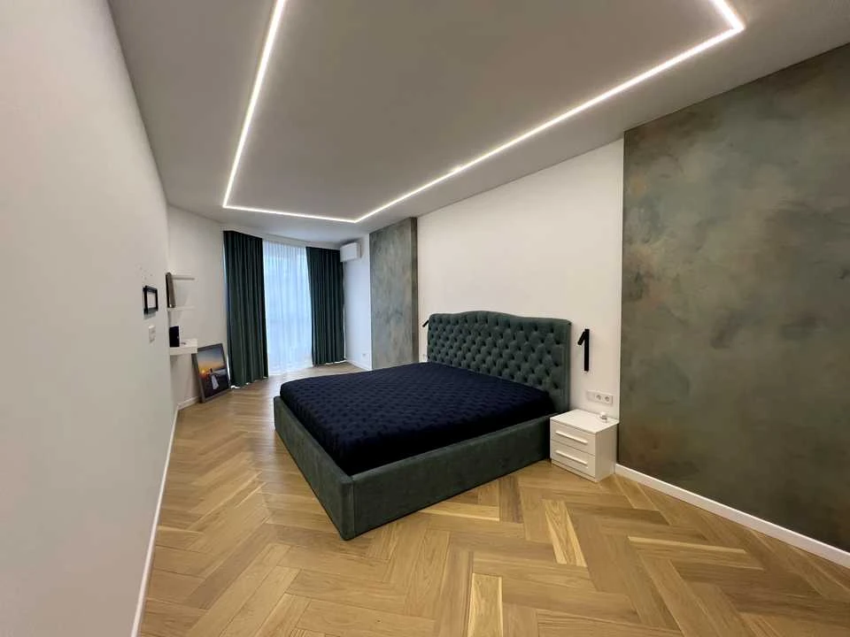 Apartment. Hlybchyska St.