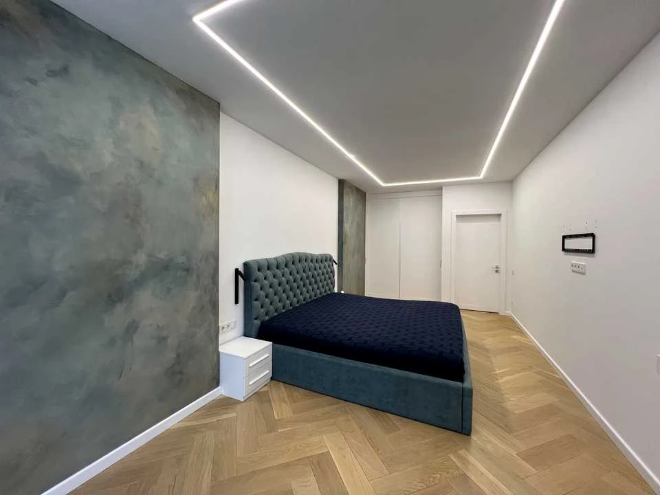 Apartment. Hlybchyska St.
