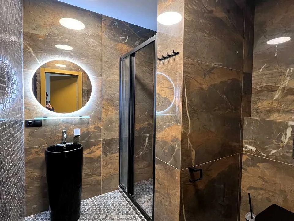 Apartment. Hlybchyska St.
