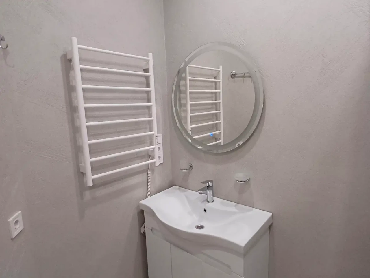 Rent 1-bedroom apartment 34 m² on 6th floor of a building.