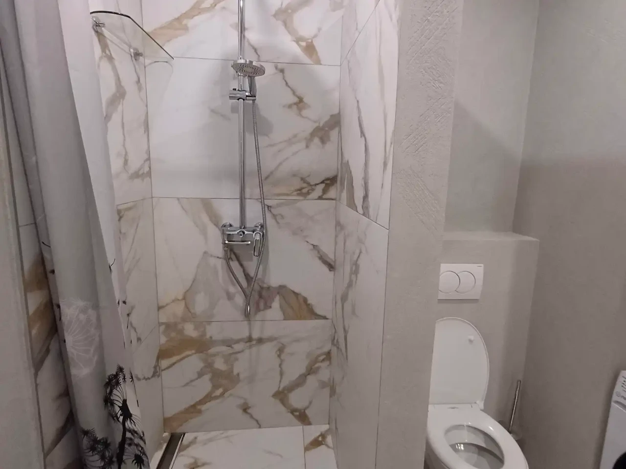 Rent 1-bedroom apartment 34 m² on 6th floor of a building.