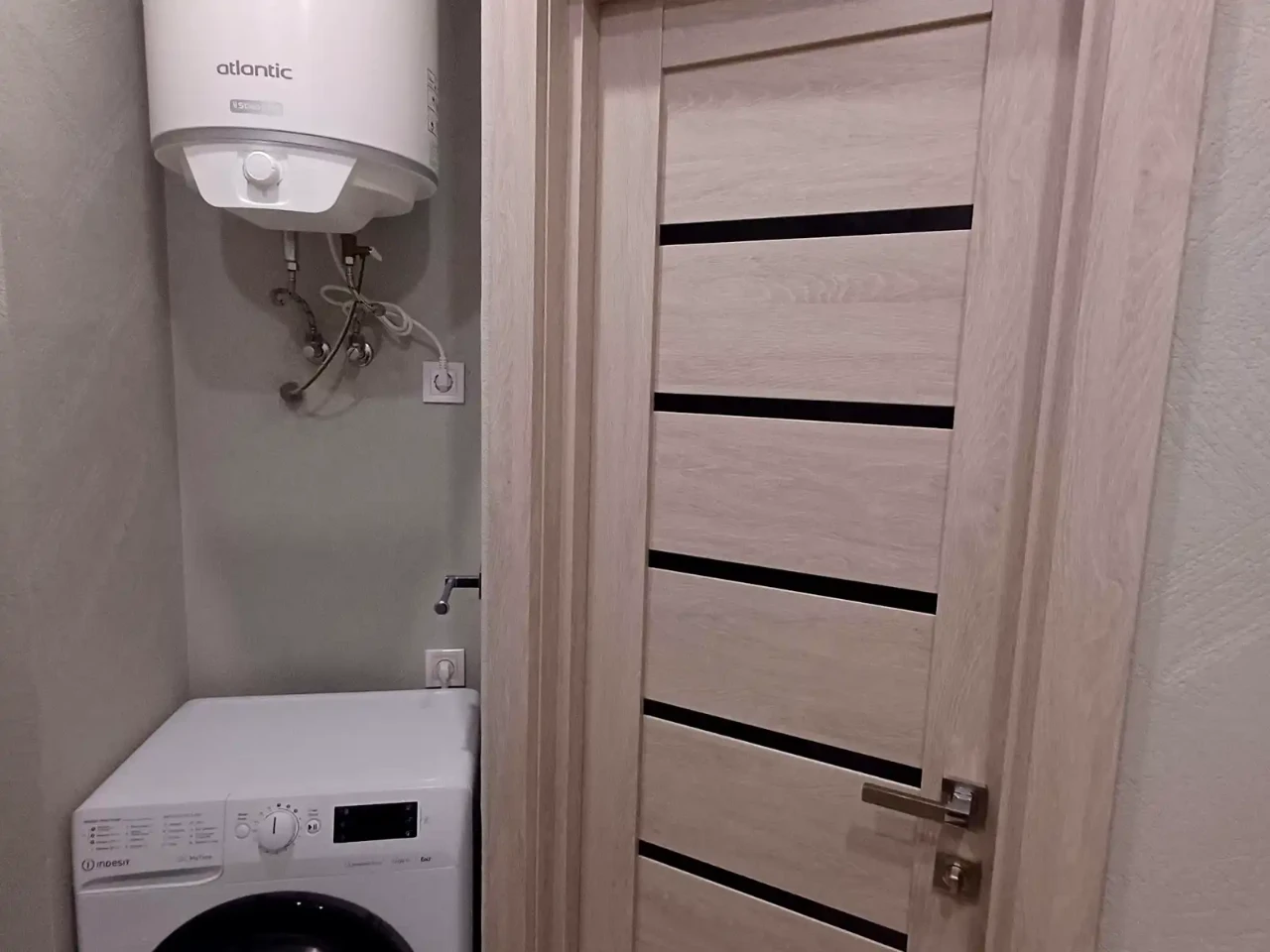 Rent 1-bedroom apartment 34 m² on 6th floor of a building.