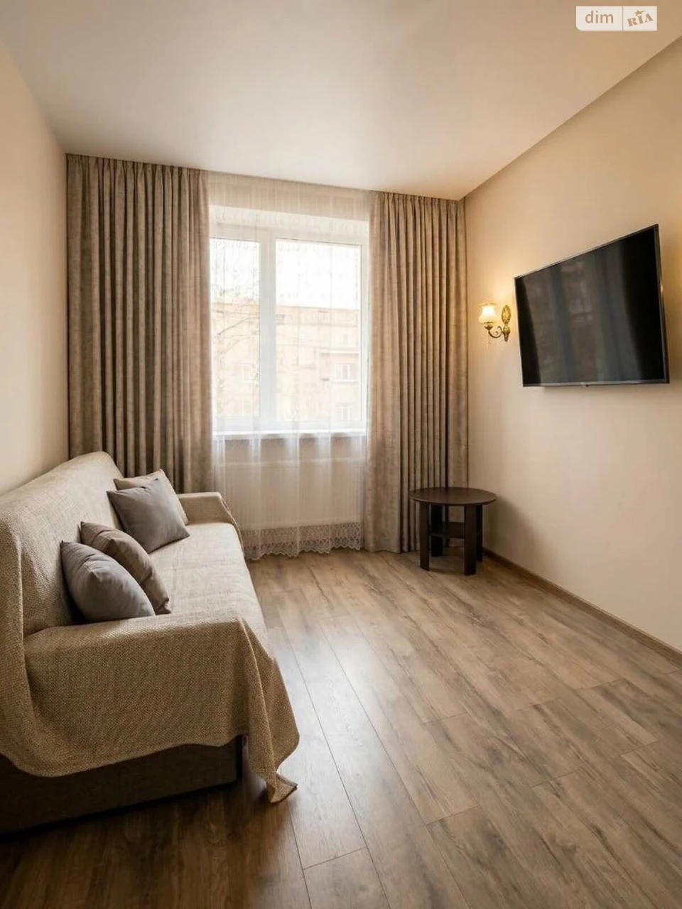 Sale of Apartment, Left Bank