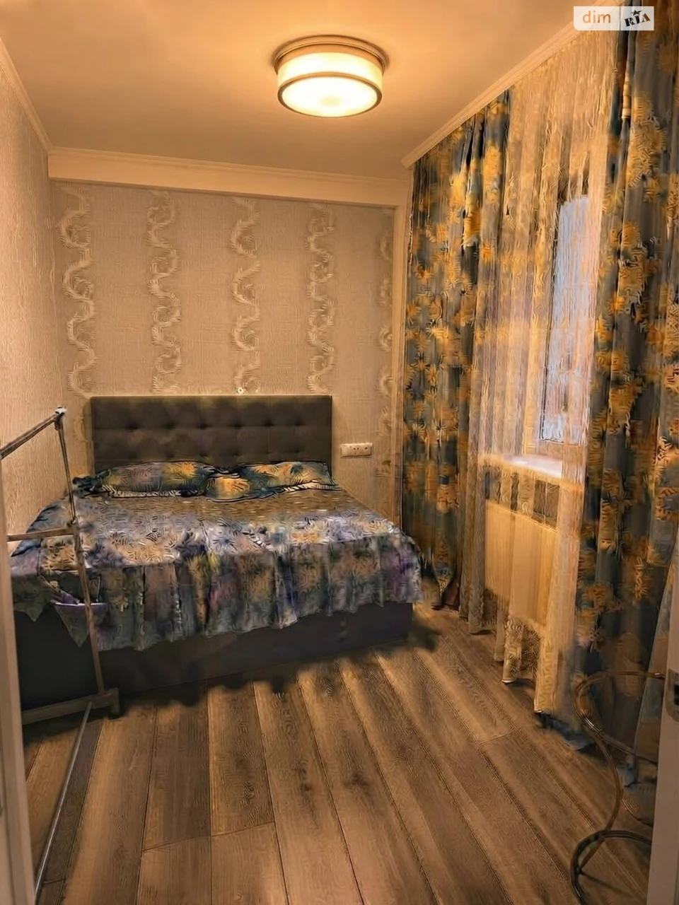 Sale of Apartment, Left Bank