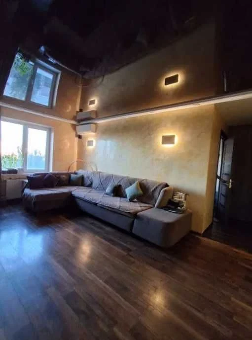 For sale 3-bedroom apartment on Pravda