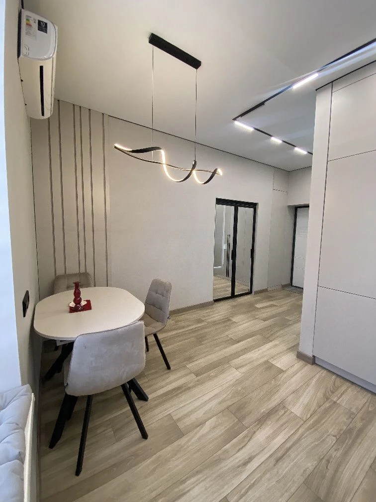 Sale of a 1-bedroom apartment with designer renovation | ЖК Лу