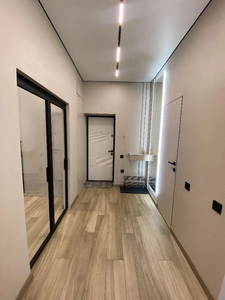 Sale of a 1-bedroom apartment with designer renovation | ЖК Лу