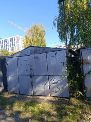 Metal Garage with Location