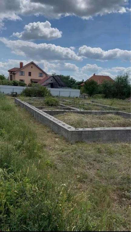 Участок с фундаментом в микрорайоне Восточный