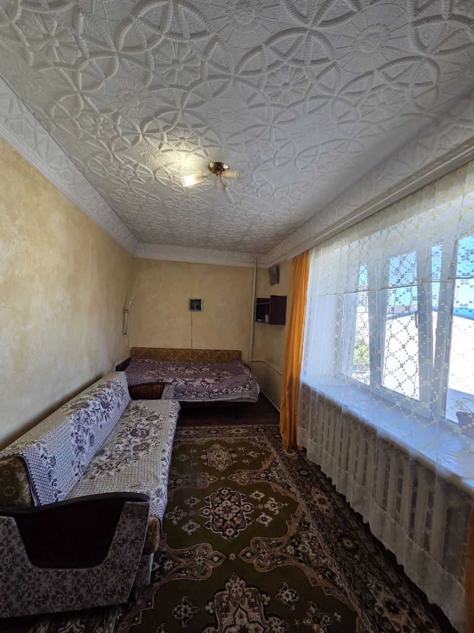 Selling a 2-bedroom apartment in the city center, 4th floor of 5