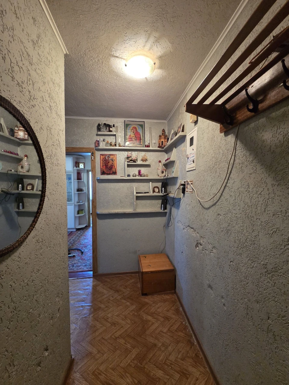 Selling a 2-bedroom apartment in the city center, 4th floor of 5