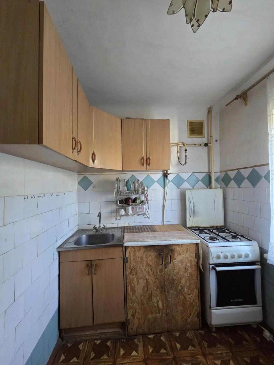 Selling a 2-bedroom apartment in the city center, 4th floor of 5