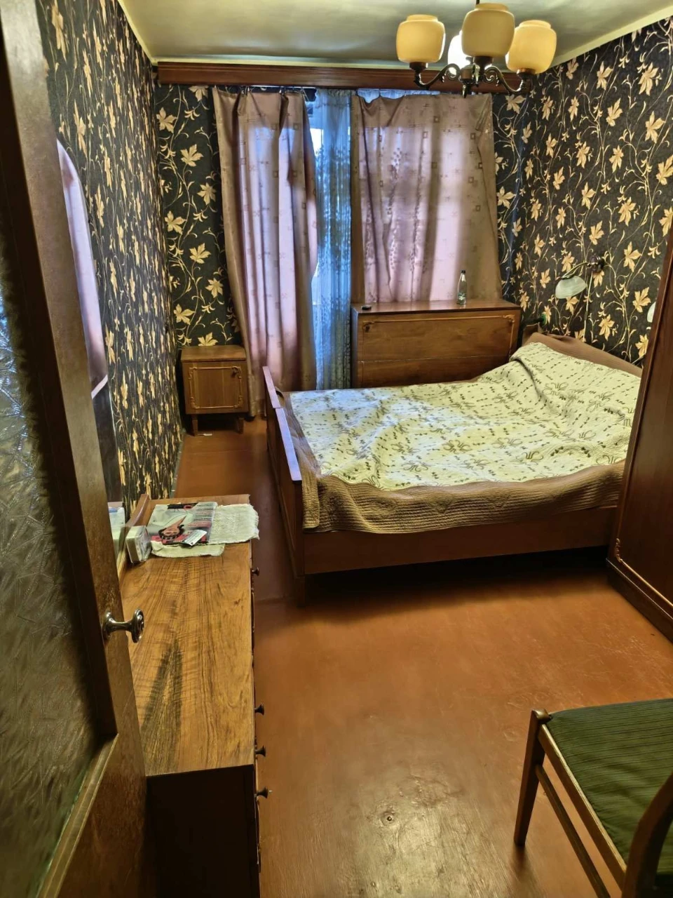 For Sale: 3 rooms, Center, Brick, Furniture and appliances