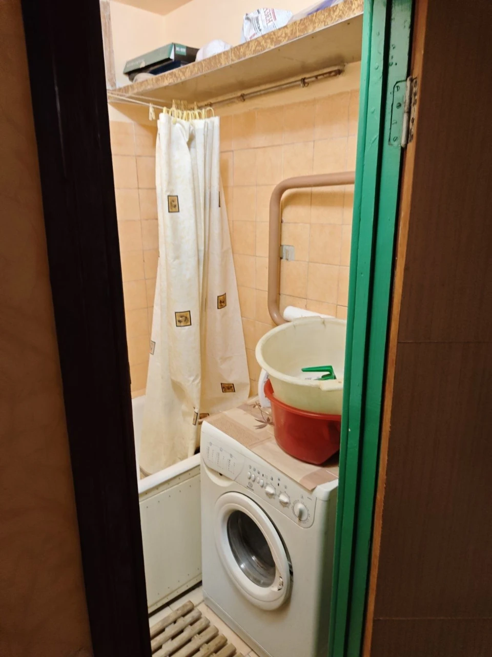 For Sale: 3 rooms, Center, Brick, Furniture and appliances
