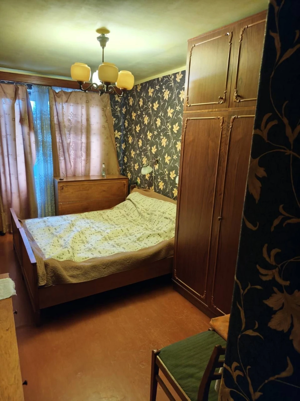 For Sale: 3 rooms, Center, Brick, Furniture and appliances