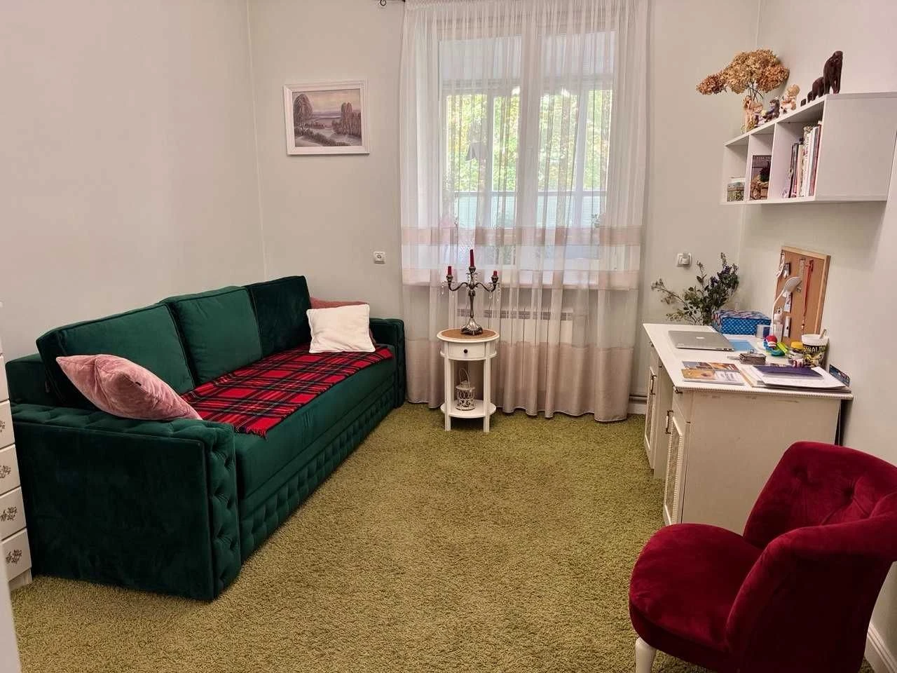 For Sale! Center! Area! Ground floor, 4 separate rooms. Furniture.