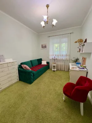 For Sale! Center! Area! Ground floor, 4 separate rooms. Furniture.