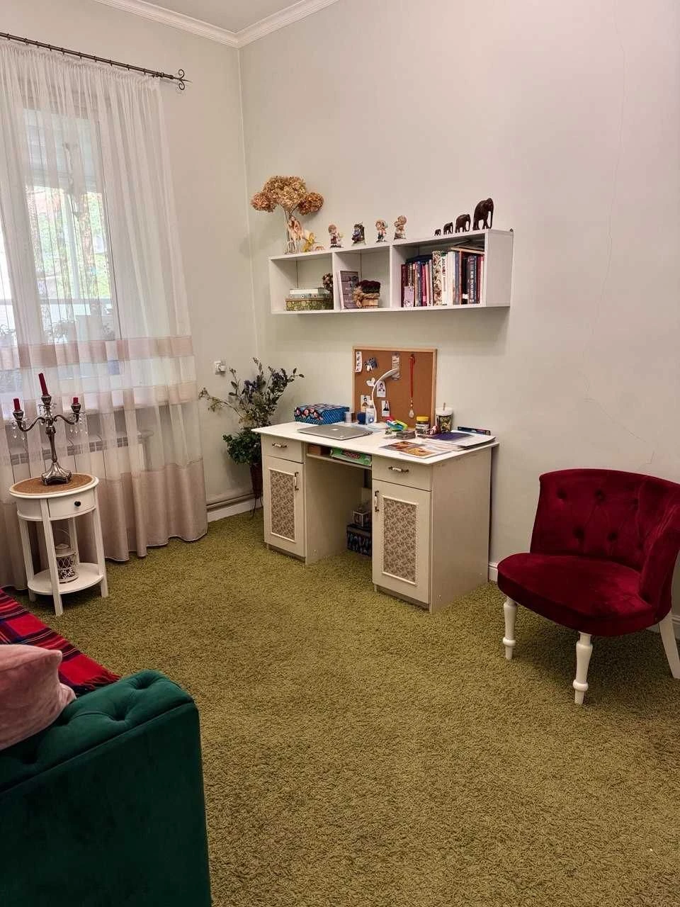 For Sale! Center! Area! Ground floor, 4 separate rooms. Furniture.