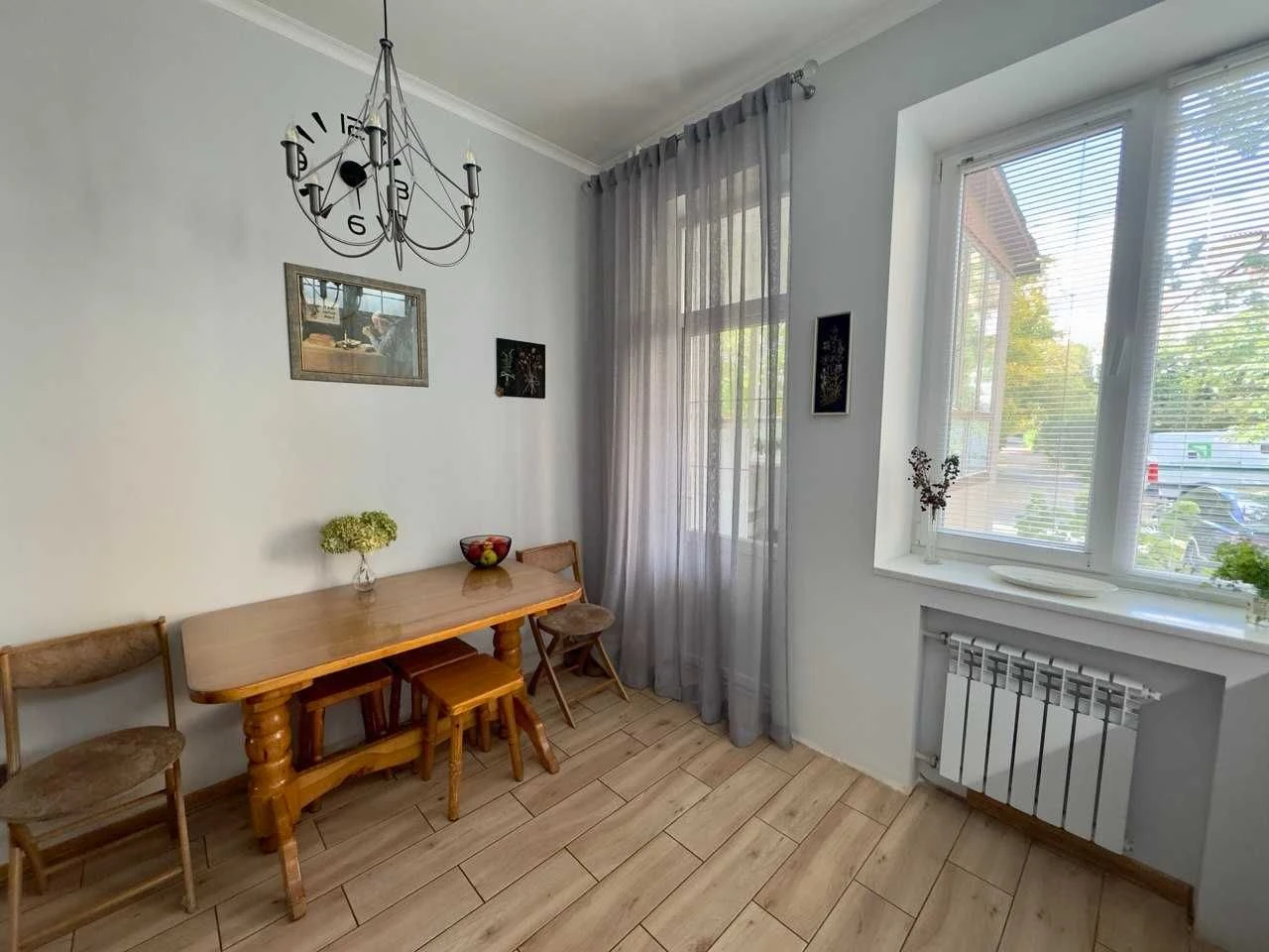 For Sale! Center! Area! Ground floor, 4 separate rooms. Furniture.