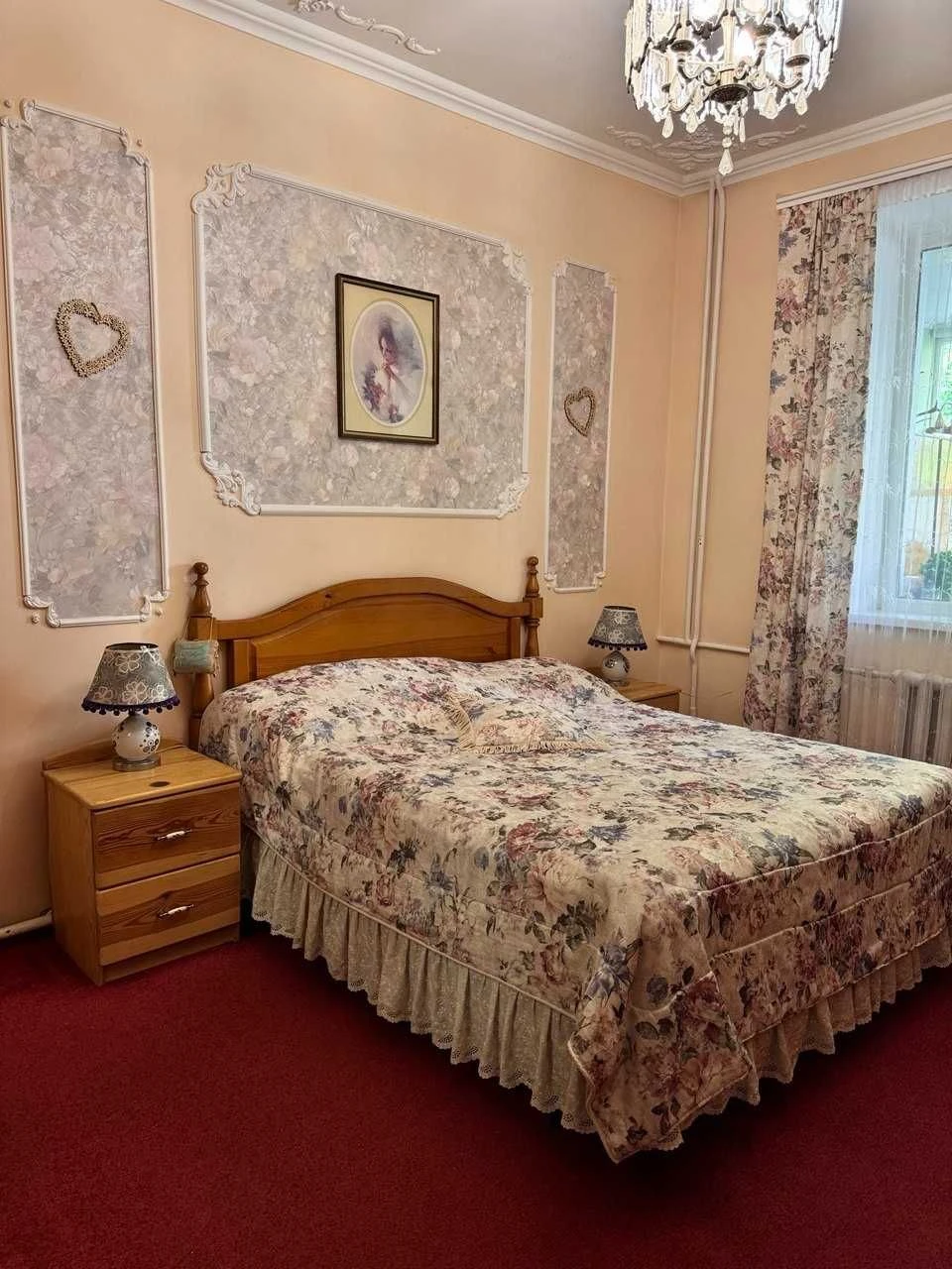 For Sale! Center! Area! Ground floor, 4 separate rooms. Furniture.