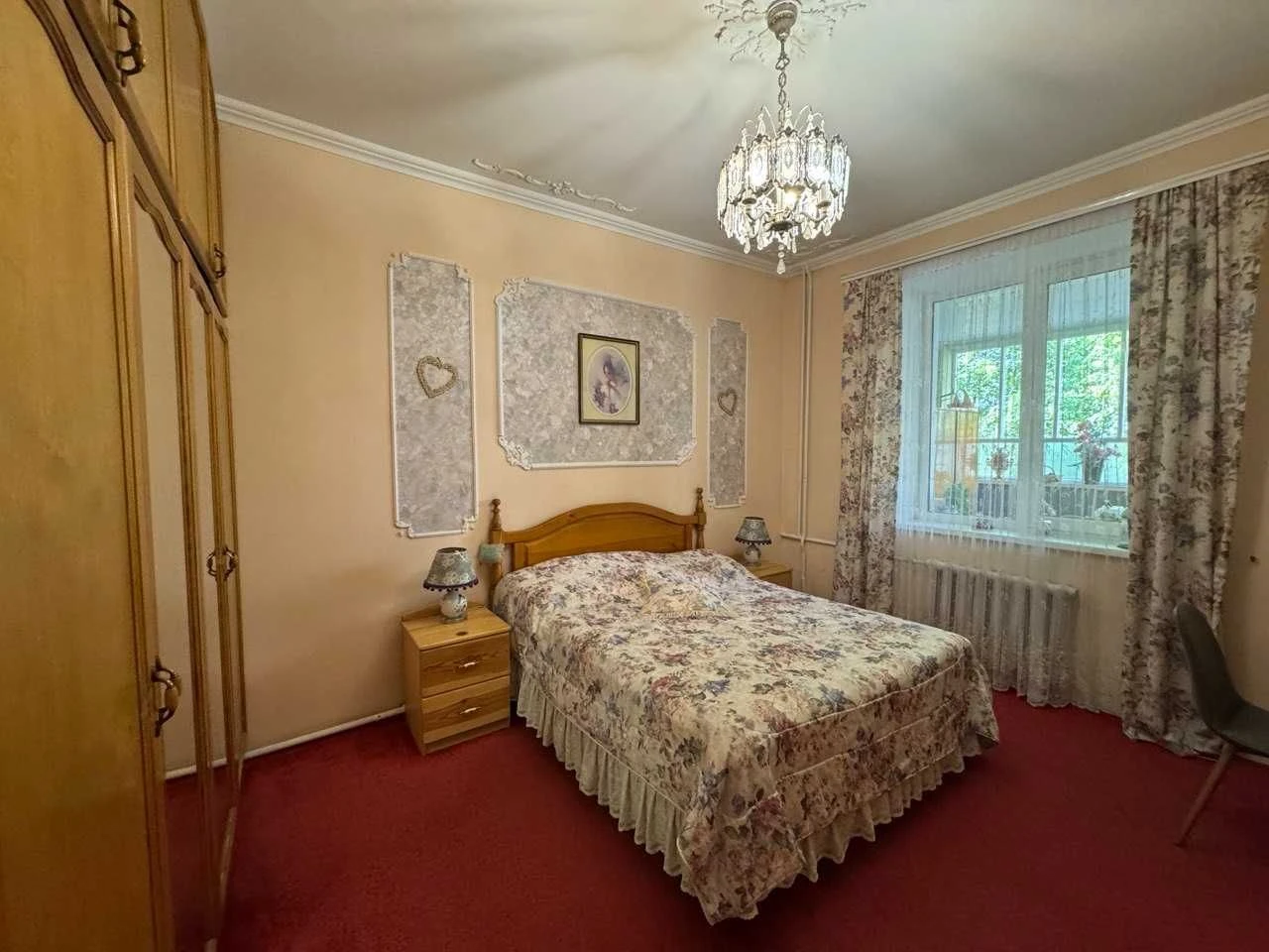 For Sale! Center! Area! Ground floor, 4 separate rooms. Furniture.