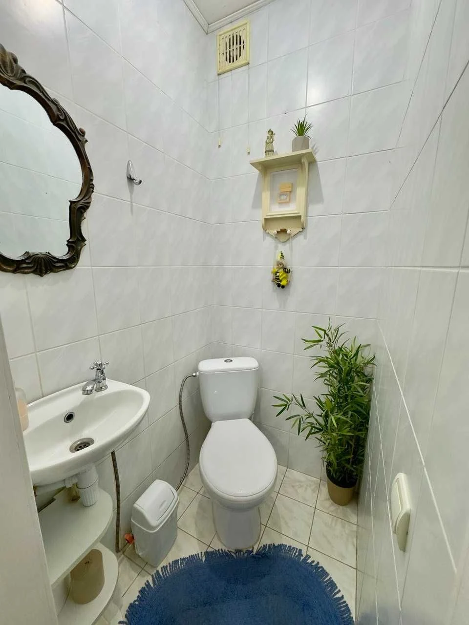 For Sale! Center! Area! Ground floor, 4 separate rooms. Furniture.