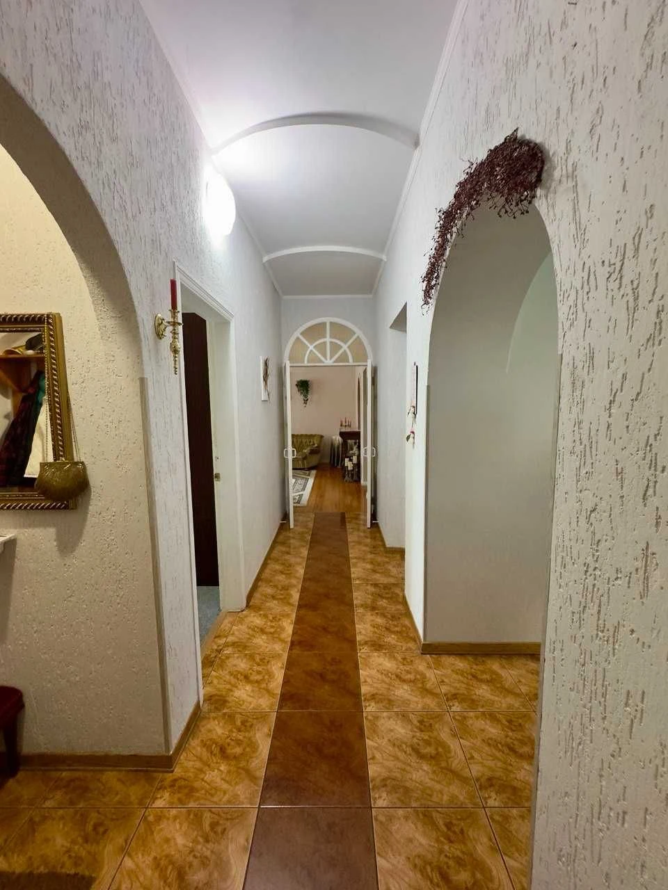 For Sale! Center! Area! Ground floor, 4 separate rooms. Furniture.