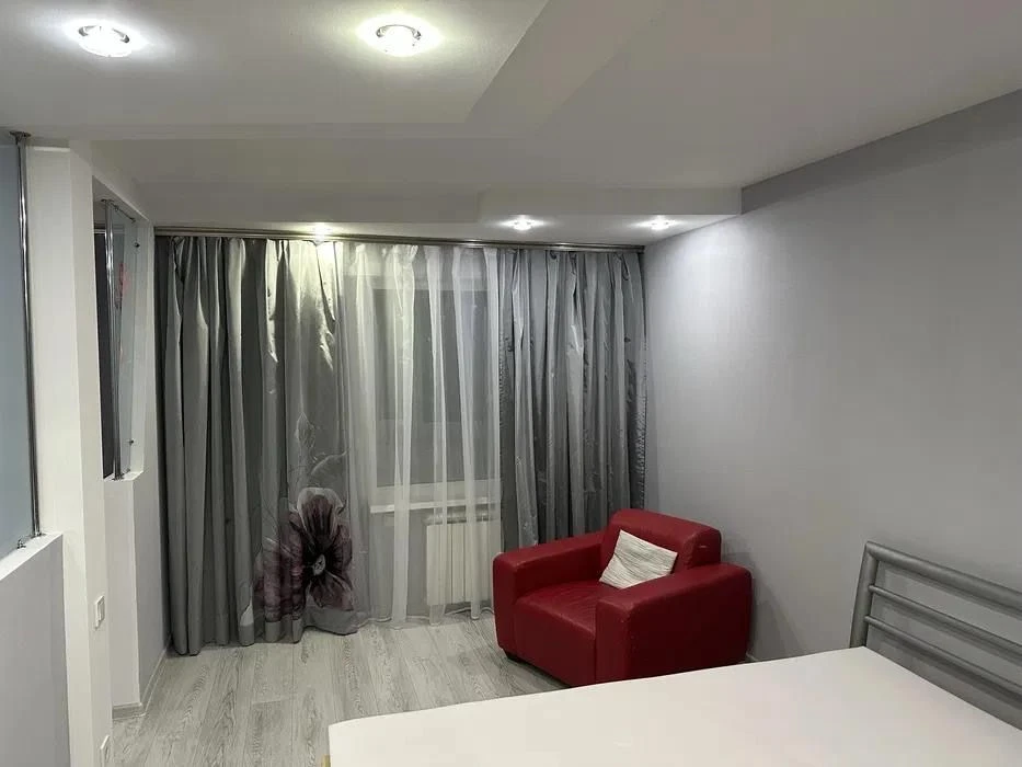 Apartment for sale: 2 rooms with fresh renovation, furniture and appliances