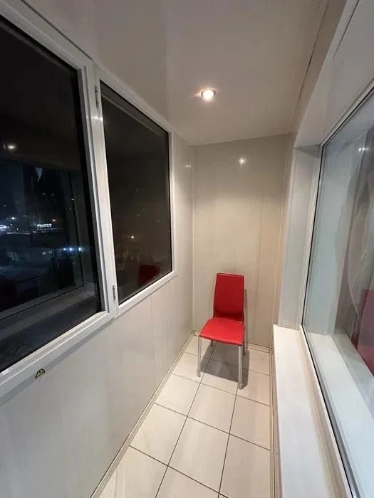 Apartment for sale: 2 rooms with fresh renovation, furniture and appliances
