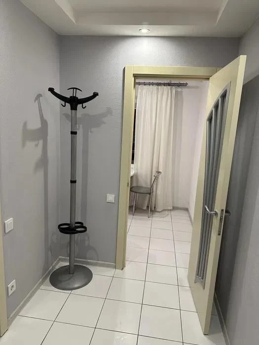 Apartment for sale: 2 rooms with fresh renovation, furniture and appliances