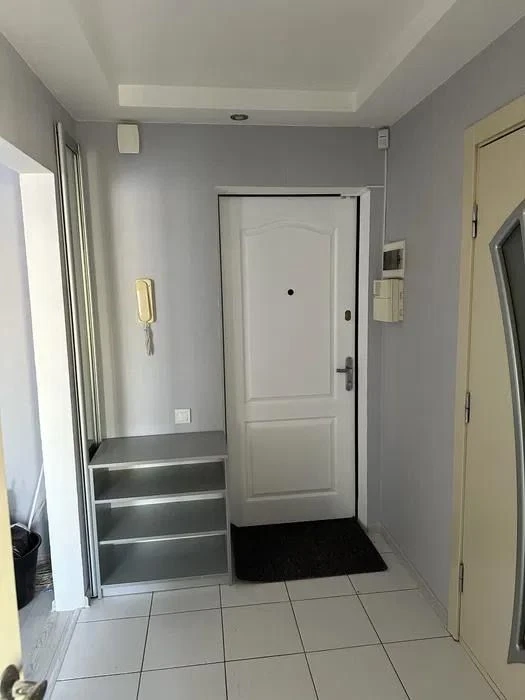 Apartment for sale: 2 rooms with fresh renovation, furniture and appliances