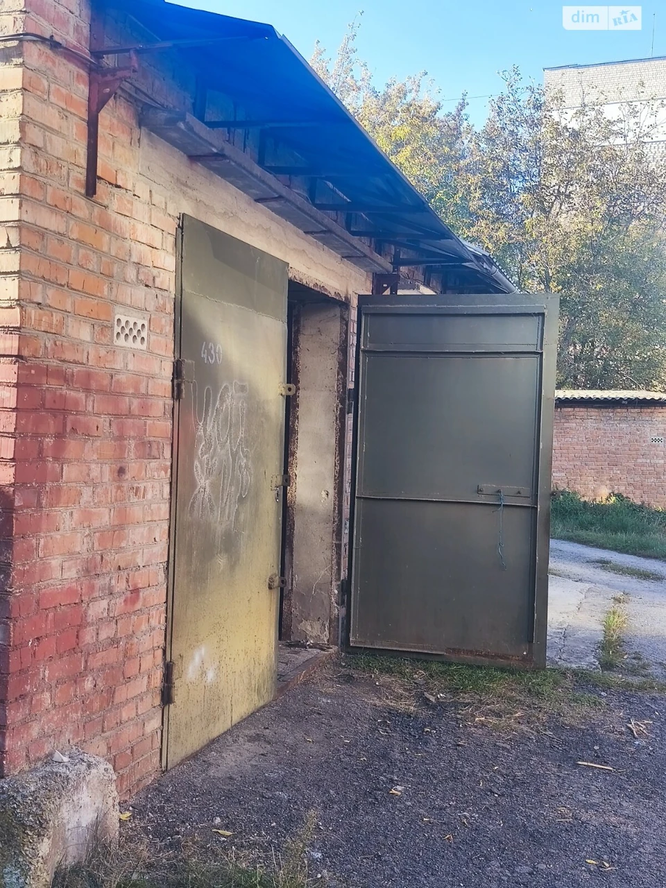 Apartment in a Garage Cooperative, Zamostyan