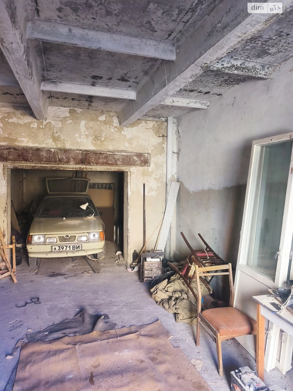 Apartment in a Garage Cooperative, Zamostyan